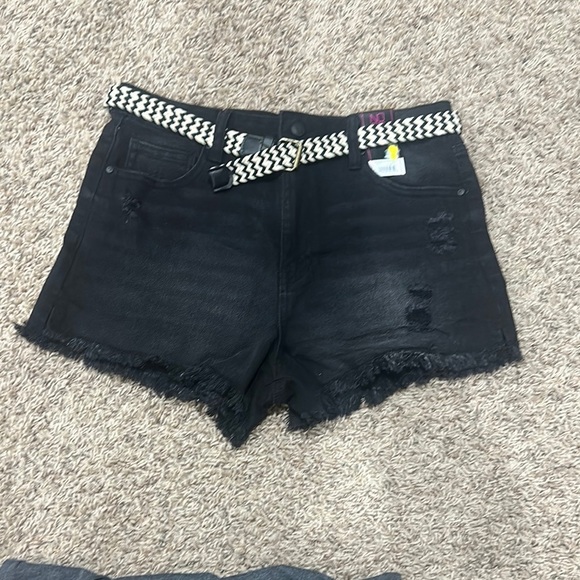 Pants - NEW Stylish Black Denim Shorts with Belt size 13